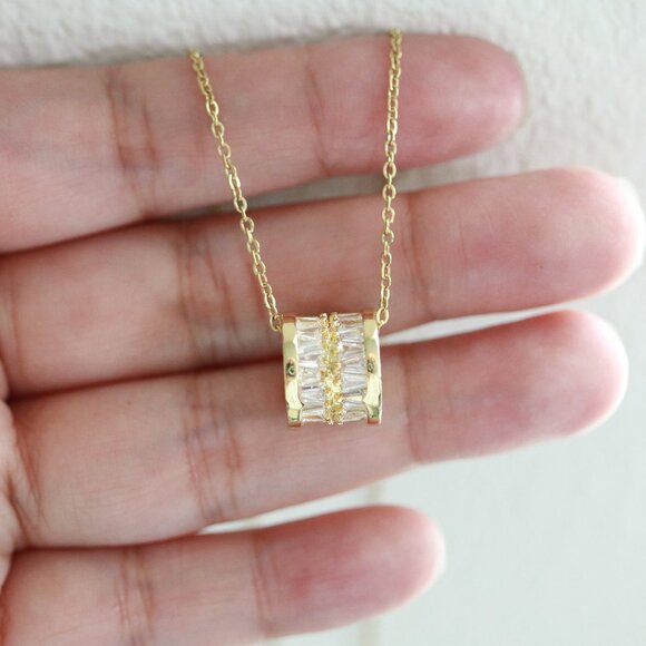 Barrel Style Pendant with Rhinestones Cable Chain Necklace Gold Plated Stainless - Picture 4 of 5